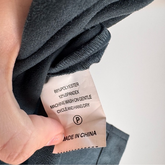 Marie Oliver Olive Green Faux Suede Boxy Top V-neck Medium Split Side - Picture 5 of 5